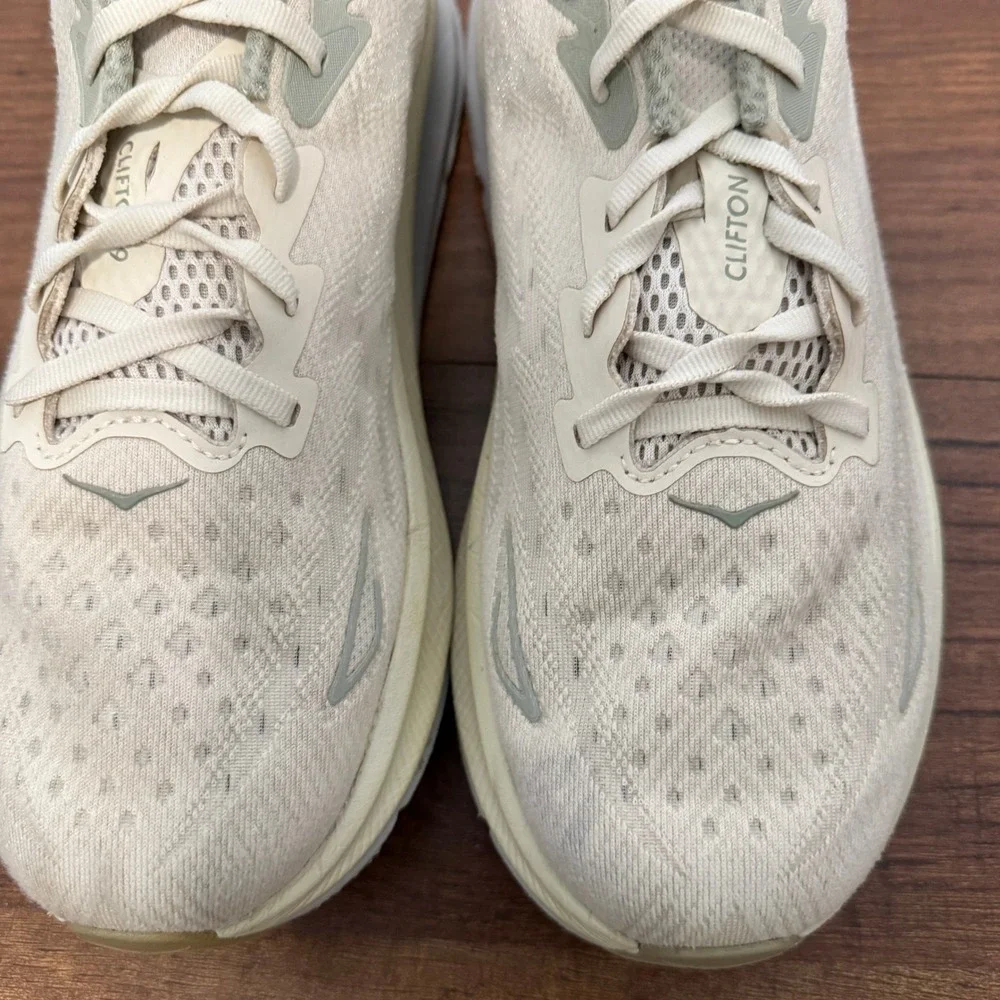 Hoka Clifton 9 Sneakers Mens 9.5 Sand Eggshell Running Shoes 1127895